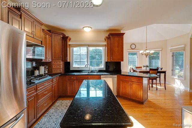 4461 Old Oak Court, Plymouth, MI 48170