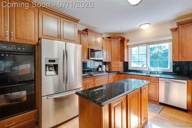 4461 Old Oak Court, Plymouth, MI 48170