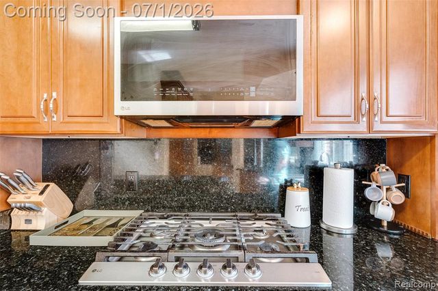 4461 Old Oak Court, Plymouth, MI 48170