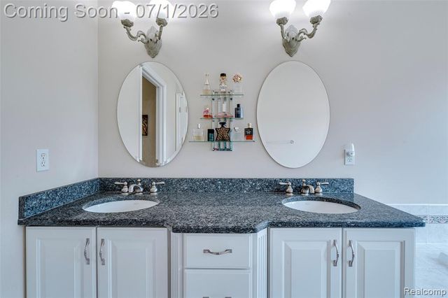4461 Old Oak Court, Plymouth, MI 48170