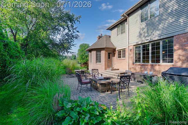 4461 Old Oak Court, Plymouth, MI 48170