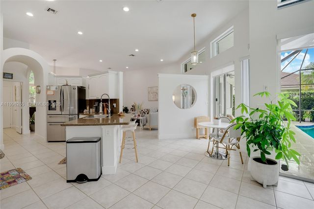 3085 Lakewood Cir, Weston, FL 33332