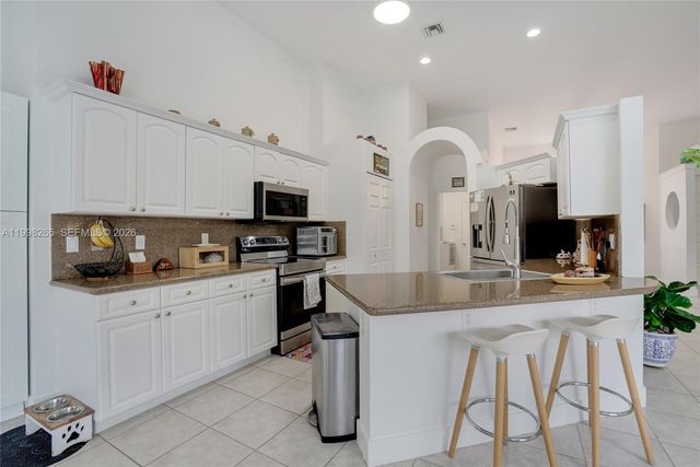 3085 Lakewood Cir, Weston, FL 33332