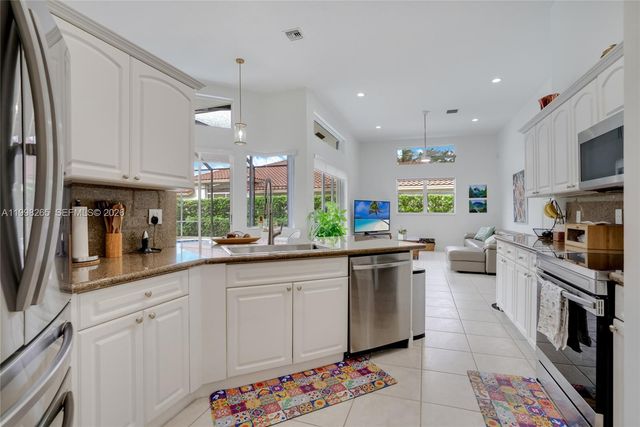 3085 Lakewood Cir, Weston, FL 33332