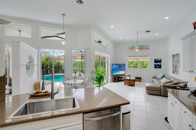 3085 Lakewood Cir, Weston, FL 33332