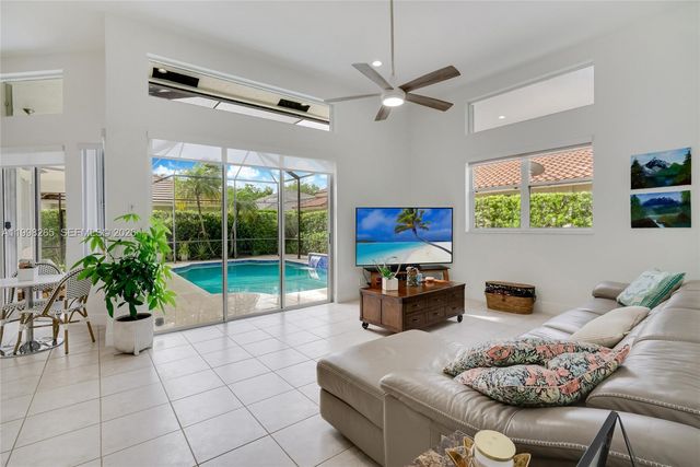 3085 Lakewood Cir, Weston, FL 33332