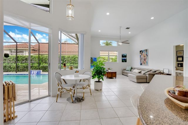 3085 Lakewood Cir, Weston, FL 33332