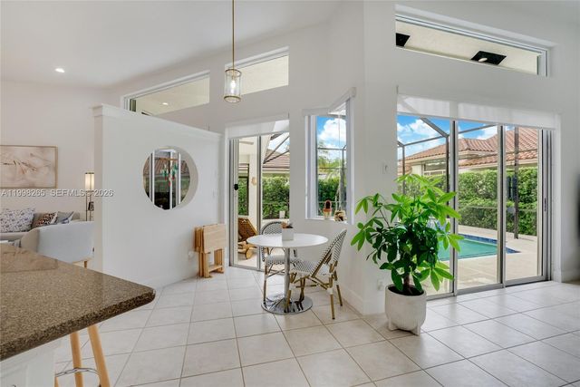 3085 Lakewood Cir, Weston, FL 33332