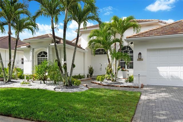 3085 Lakewood Cir, Weston, FL 33332