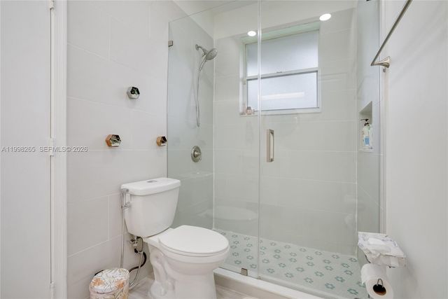 3085 Lakewood Cir, Weston, FL 33332