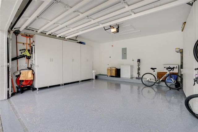 3085 Lakewood Cir, Weston, FL 33332