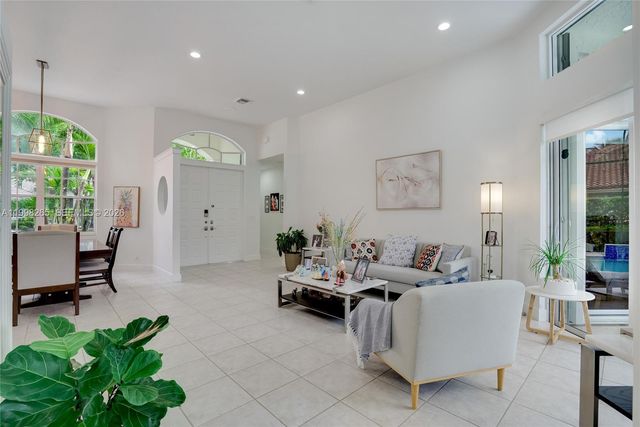 3085 Lakewood Cir, Weston, FL 33332