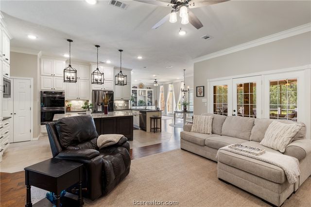 5926 Wild Horse Run, College Station, TX 77845
