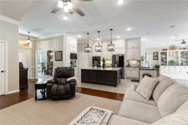 5926 Wild Horse Run, College Station, TX 77845