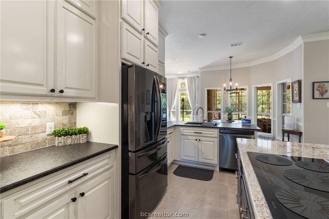 5926 Wild Horse Run, College Station, TX 77845