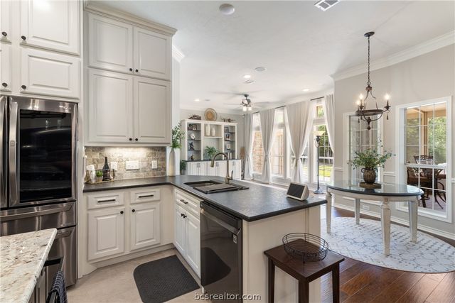 5926 Wild Horse Run, College Station, TX 77845