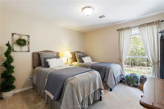 5926 Wild Horse Run, College Station, TX 77845