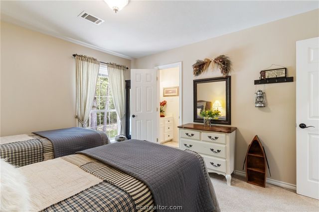5926 Wild Horse Run, College Station, TX 77845