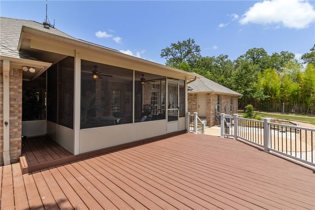 5926 Wild Horse Run, College Station, TX 77845