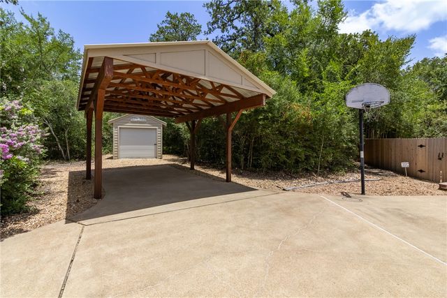 5926 Wild Horse Run, College Station, TX 77845