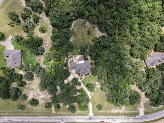 5926 Wild Horse Run, College Station, TX 77845