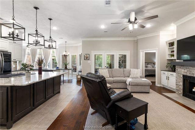 5926 Wild Horse Run, College Station, TX 77845