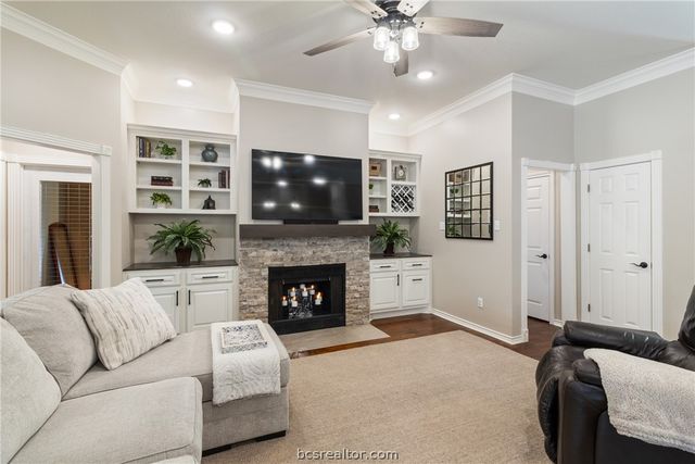5926 Wild Horse Run, College Station, TX 77845