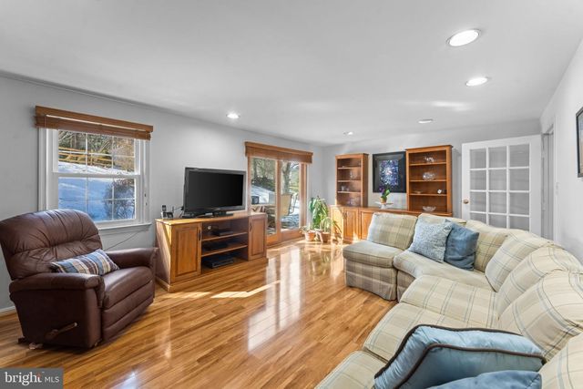 1104 FALLSMEAD WAY, Potomac, MD 20854