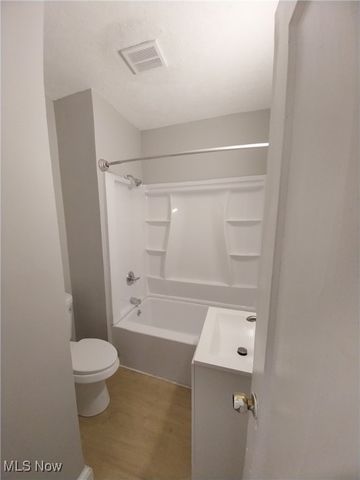 1635 Hillcrest Road dn, Cleveland Heights, OH 44118