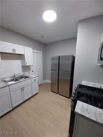 1635 Hillcrest Road dn, Cleveland Heights, OH 44118