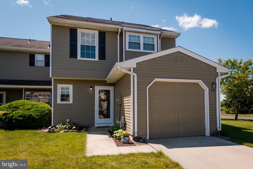 39 GLOUCESTER CT, Bordentown, NJ 08505