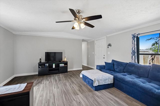 510 Rd 5512, Cleveland, TX 77327