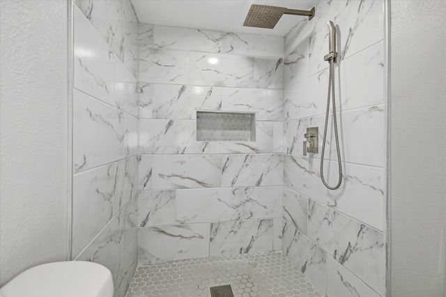 510 Rd 5512, Cleveland, TX 77327