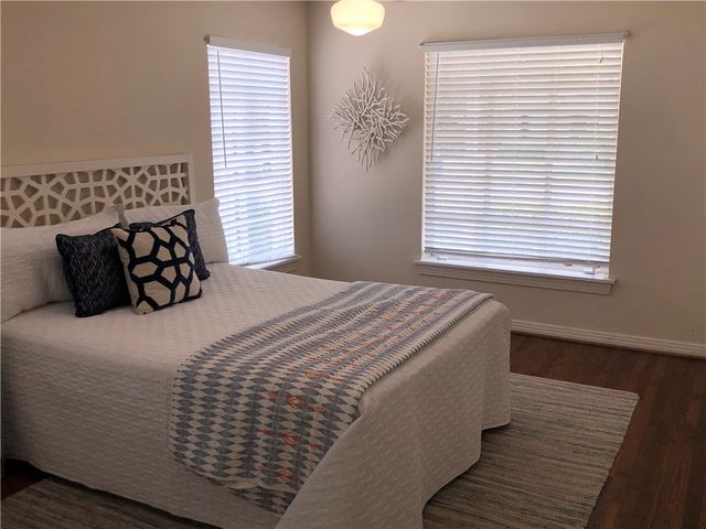 6215 Kenwood Avenue, Dallas, TX 75214