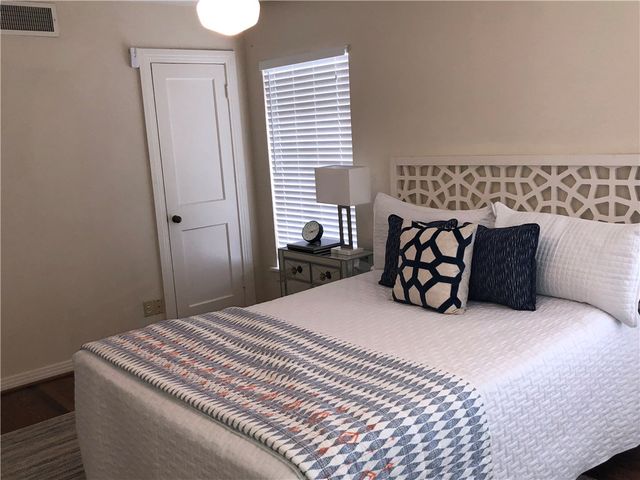 6215 Kenwood Avenue, Dallas, TX 75214