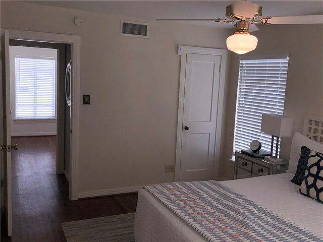 6215 Kenwood Avenue, Dallas, TX 75214