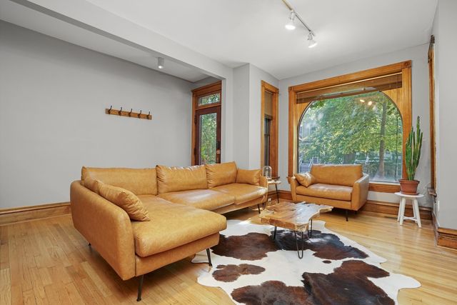 3816 N Kenmore Avenue, Chicago, IL 60613