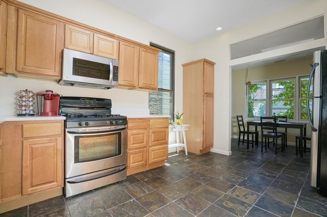 3816 N Kenmore Avenue, Chicago, IL 60613