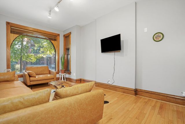 3816 N Kenmore Avenue, Chicago, IL 60613