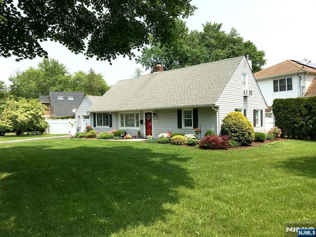 46 Knollwood Drive, Paramus, NJ 07652