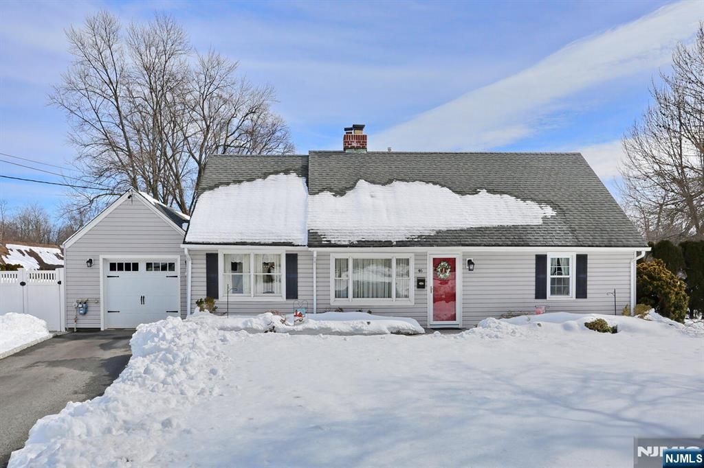 46 Knollwood Drive, Paramus, NJ 07652