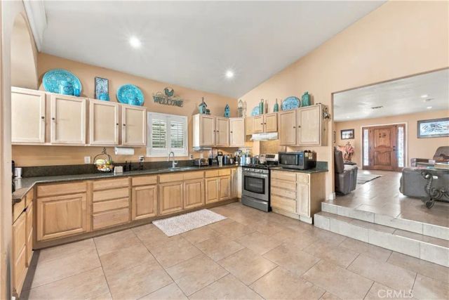 1976 Adams, San Bernardino, CA 92407
