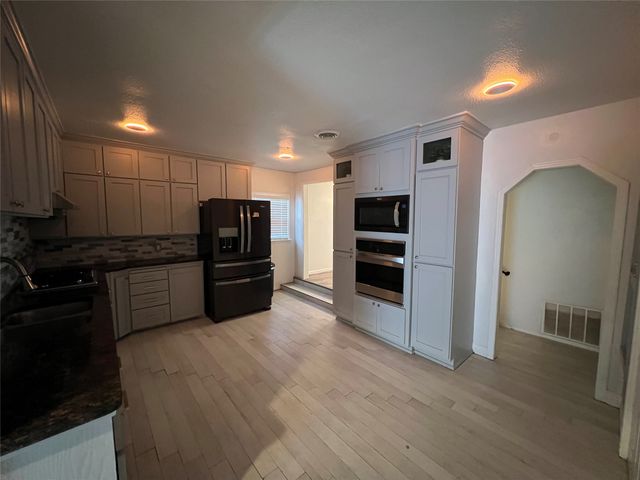 533 E Sears Street, Denison, TX 75021