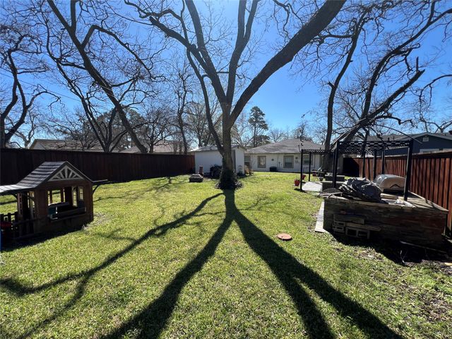 533 E Sears Street, Denison, TX 75021