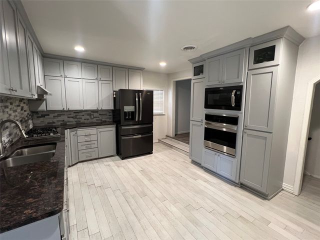 533 E Sears Street, Denison, TX 75021