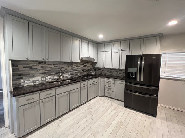 533 E Sears Street, Denison, TX 75021