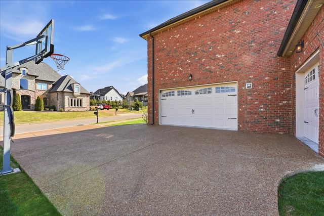 604 Pickett Dr, Hermitage, TN 37076