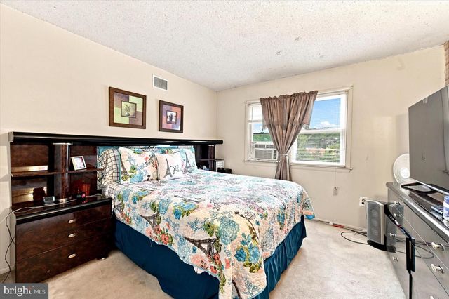 1402 FLANDERS WAY, Newark, DE 19702