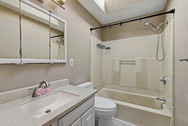 26 Coakley Road, Portsmouth, NH 03801