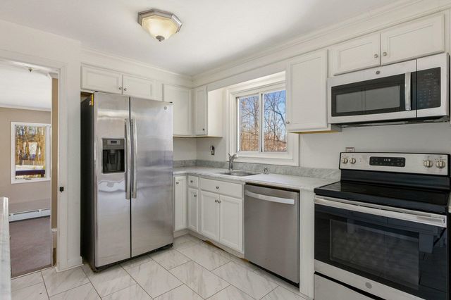 26 Coakley Road, Portsmouth, NH 03801